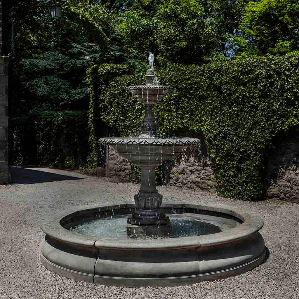 large outdoor fountain