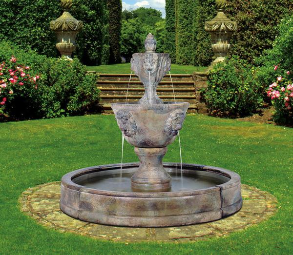 Medium Two-Tier Leonesco in Valencia Fountain