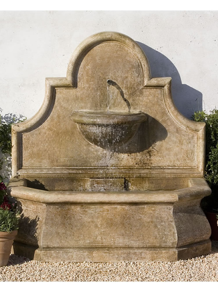 Wall fountain outlet