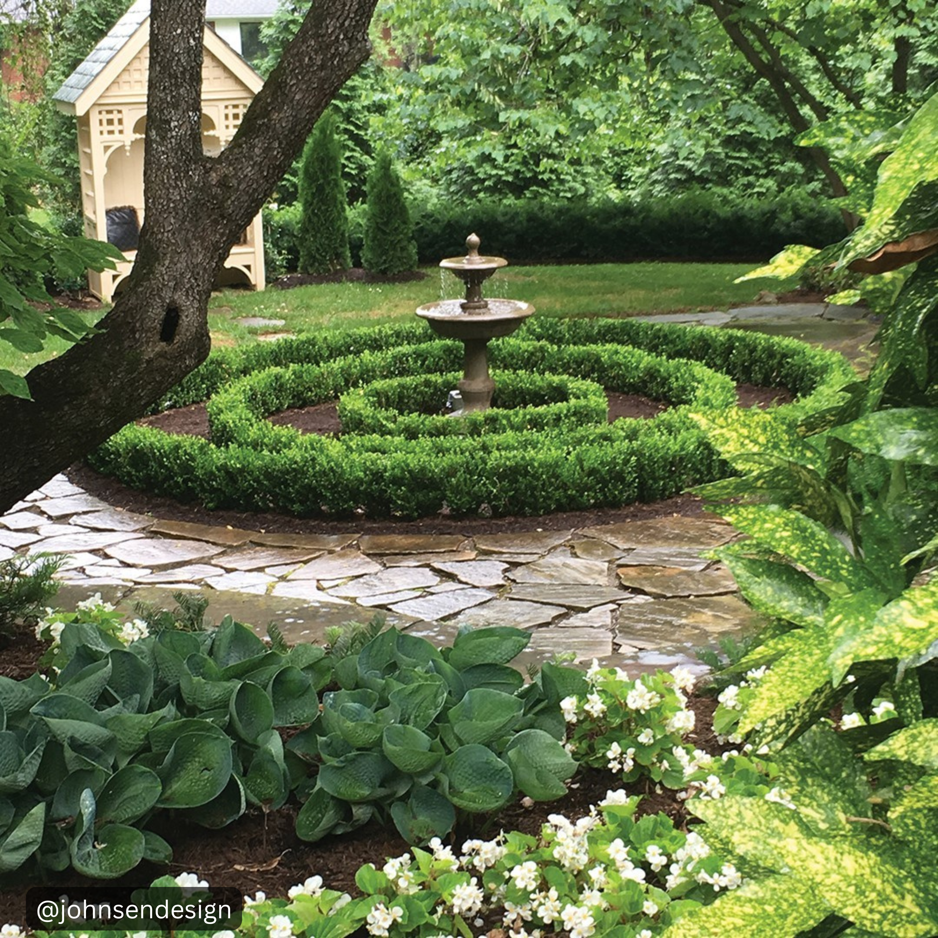 Caterina Outdoor Water Fountain in Basin